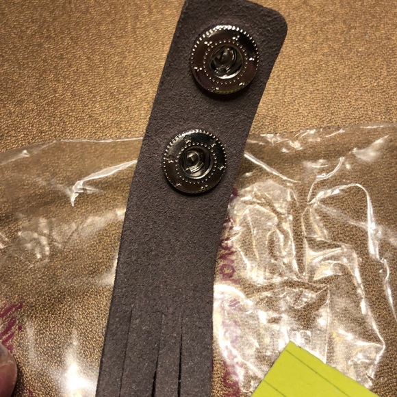 Premier Designs New Soft leather bracelet wrap - Picture 4 of 5